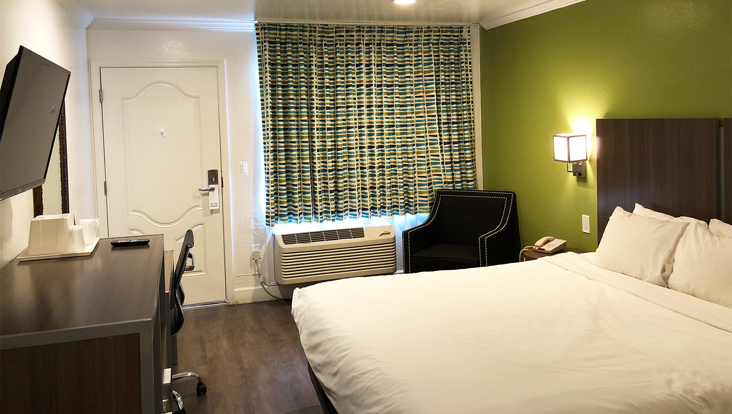 Gilroy Inn offers modern rooms that are perfect for business and leisure travelers